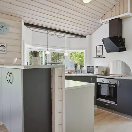 Hejdi - 350m From The Sea By Interhome Hals